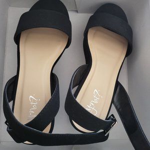 Y Not sandals